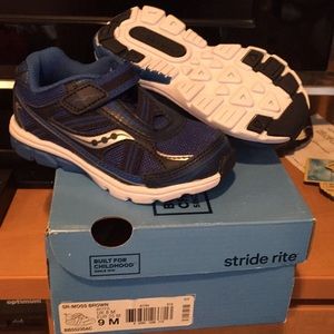 Sneakers. Boys Little 9